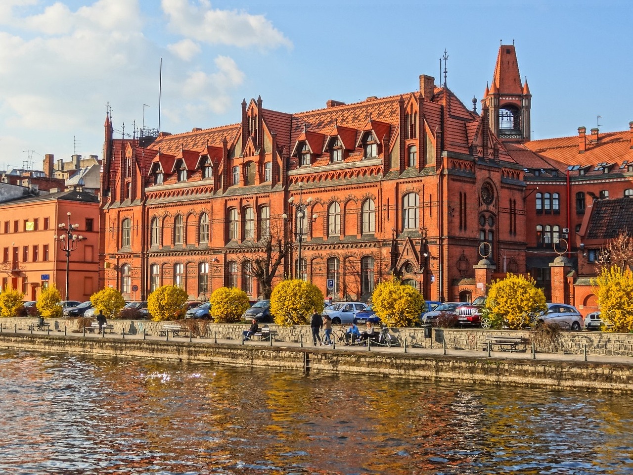 Biuro tłumaczeń Bydgoszcz - natywne tłumaczenia artykułów i wycinków prasowych